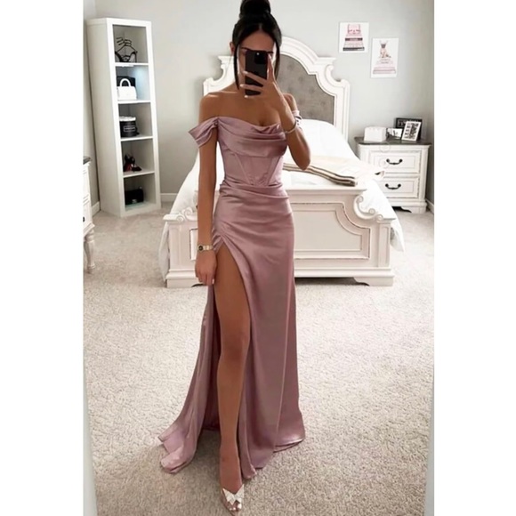 Women’s off the shoulder dress with slit - Picture 2 of 3